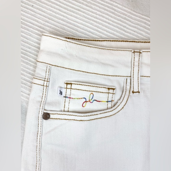 NWOT Judy Blue Angela Full Size Midrise Pocket Embroidery Shorts - Picture 14 of 16